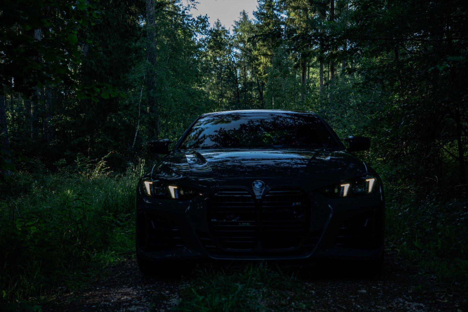 Shotzbykola automotive photography — BMW at night